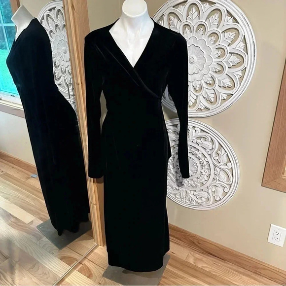 In tended Velvet wrap maxi dress - Picture 2 of 5